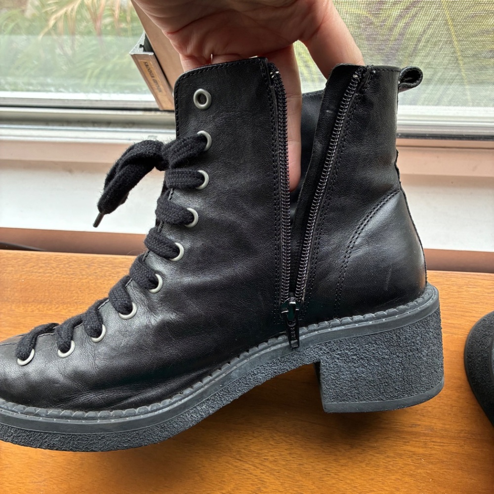 Fluevog Slacker sz 8 moto/ ankle boots - Picture 3 of 11